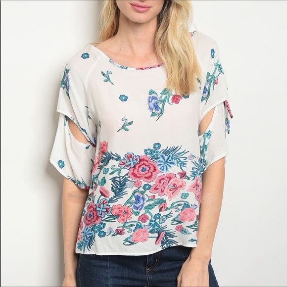 ✨Cold Shoulder Floral Blouse✨ - Picture 2 of 4